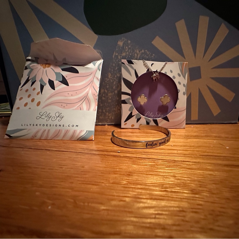 Lily Sky Necklace and Earrings with bracelet